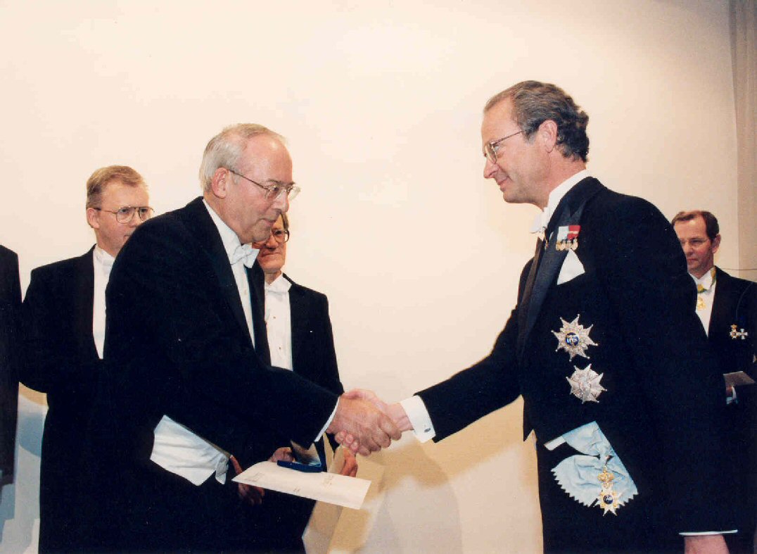 King Carl Gustaf presents the prize