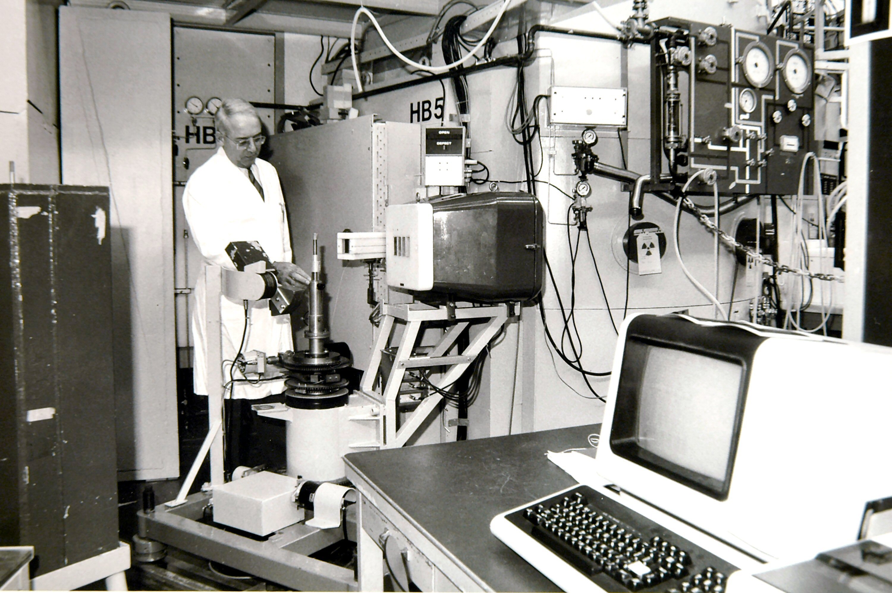 Neutron Powder Diffractometer at HFR (1987)